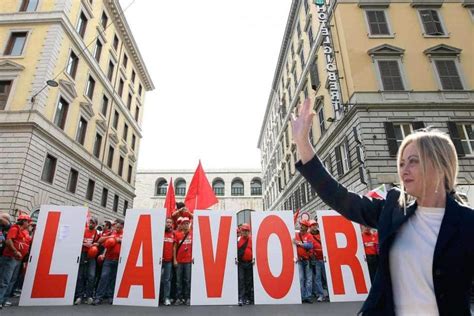 Aumenta Il Numero Di Occupati Ma Nello Stesso Tempo Diminuisce