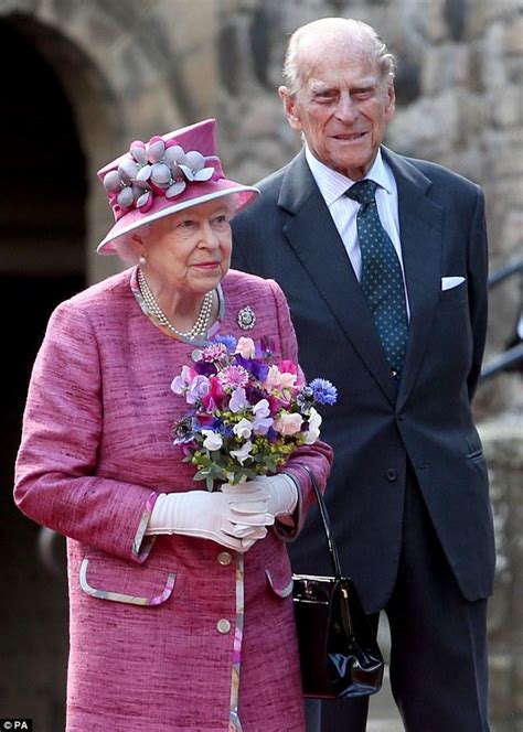 英國女王伊麗莎白二世與丈夫菲臘親王，將慶祝70年白金婚紀念日 每日頭條