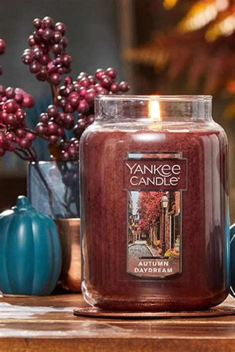 Fall Into Coziness With Yankee Candle's 2023 Daydreaming of Autumn ...