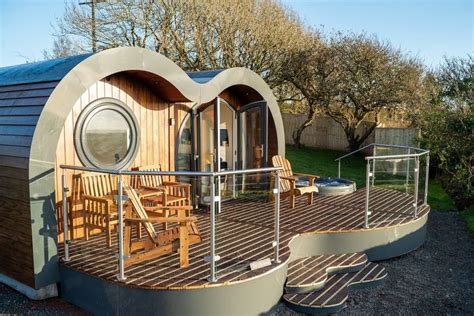 Stunning 2nt cabin stay with private hot tub in Wales