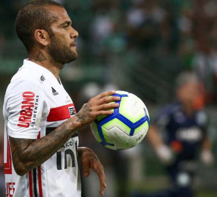 ENQUETE Protestos Da Torcida Organizada E Xingamentos A Daniel Alves