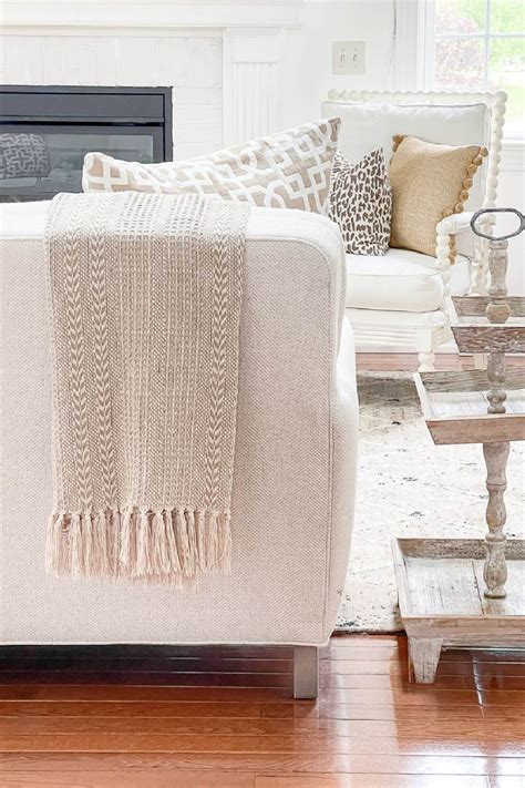 6 Creative Ways To Style Decorative Throws Stonegable