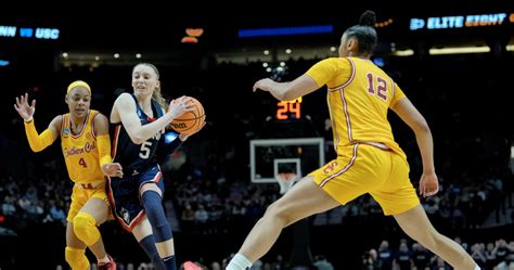 Fans Of Women S College Basketball Laud Paige Bueckers And Uconn