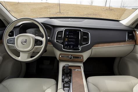 Ministry of Interior Affairs: 2021 Volvo XC90 Recharge | Driving