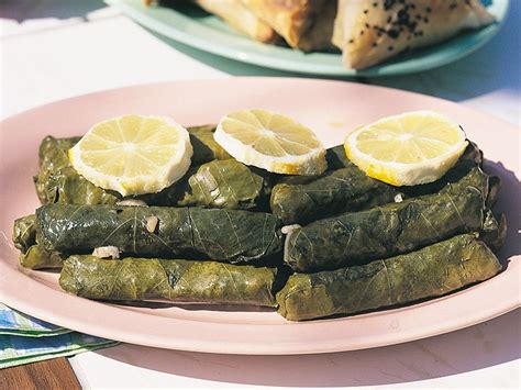 Zeytinyağlı yaprak sarma Pratik Nefis ve Lezzetli Yemek Tarifleri