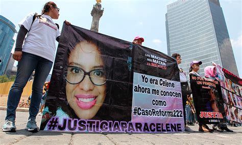 Marchan en silencio contra feminicidios en la Ciudad de México