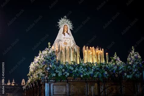 Maria Nuestra Madre En El Puente Romano De Salamanca Procesion De