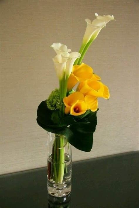 Pin By Ane Castro On Calla Lily Flower Vase Arrangements Beautiful