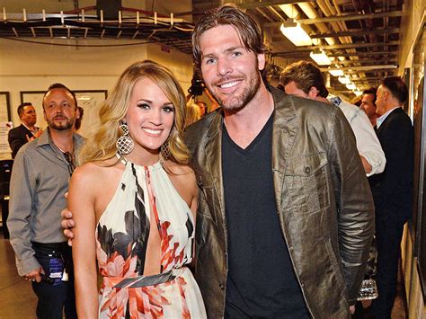 Carrie Underwood at CMT Awards 2014: Singers Talks Husband Mike Fisher ...