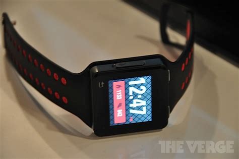 Motorola plans to launch a smartwatch later this year - The Verge