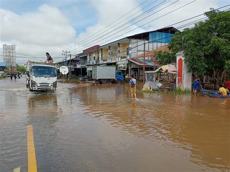 Banjir Kepung Melawi Akses Jalan Menuju Nanga Pinoh Terputus