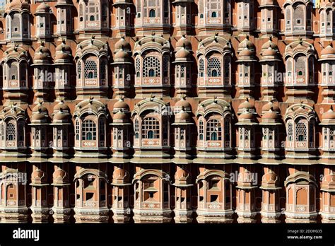 Vista Frontal Exterior De Hawa Mahal Palacio De Los Vientos En Jaipur