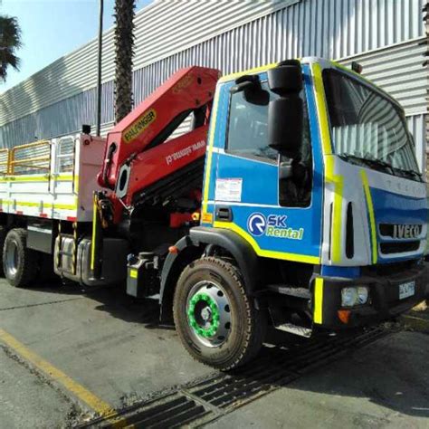 Camión pluma 10 TON marca IVECO SK Rental Chile