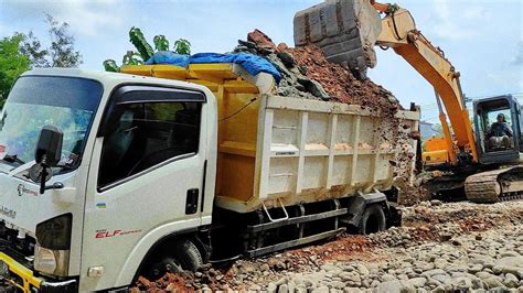 Mobil Dump Truk Isuzu Nmr Muatan Full Bak Amblas Tak Berdaya Truk