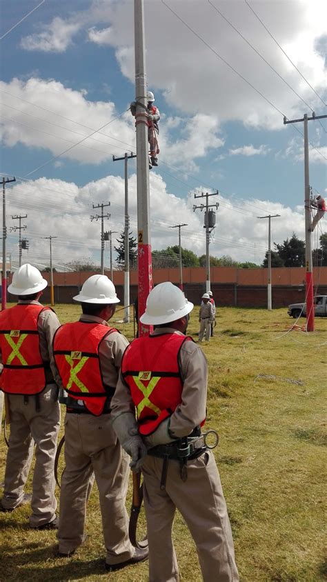 Trabajadores De La Cfe Colaboran Para Restablecer Energ A El Ctrica