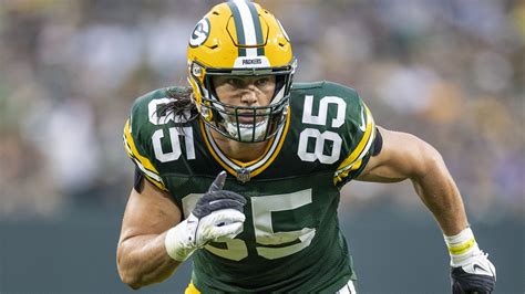 Tight end Robert Tonyan re-signs with Packers after injury-shortened season