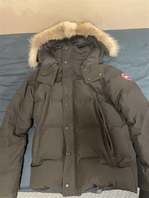 Fake/defective fur trim? : r/CanadaGoose