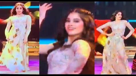 Watch Jhanvi Kapoor Breathtaking Hot Dance Performance At Umang 2019