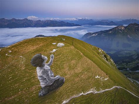 Werk Des Franz Sischen K Nstlers Saype Auf Dem Mol Son Swi Swissinfo Ch