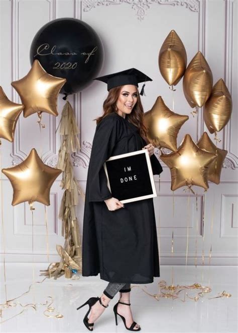 20 Graduation Photo Ideas. Effortlessly Meaningful To Remember Your ...