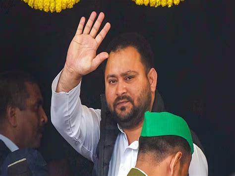 Tejashwi Yadav Took Jibe At Nitish Never Seen Someone Taking Oath As Chief Minister Thrice