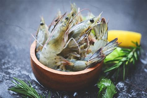 Premium Photo Raw Shrimps Prawns On Ice In Bowl Fresh Shrimp Seafood