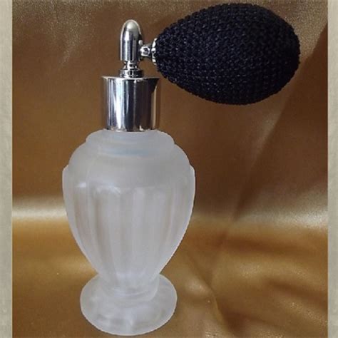 Vaporisateur de parfum poire courte modèle boule sur pied givré 50