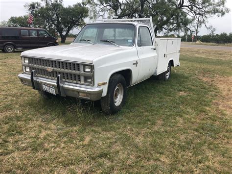 This Slammed 1981 Chevy Utility Truck Went From $800 Repo to 22-Inch Star