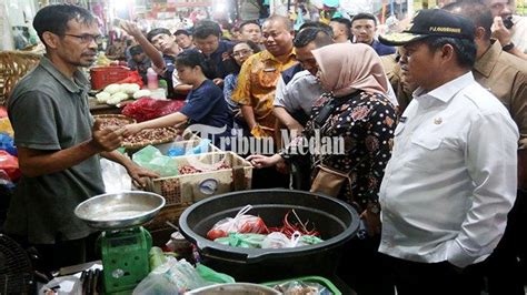 Berita Foto H Lebaran Masih Sepi Pembeli Pj Gubernur Hassanudin