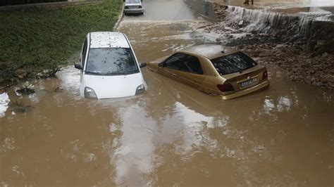 Lluvias Torrenciales Ponen En Jaque A La Comunidad Valenciana Cerradas