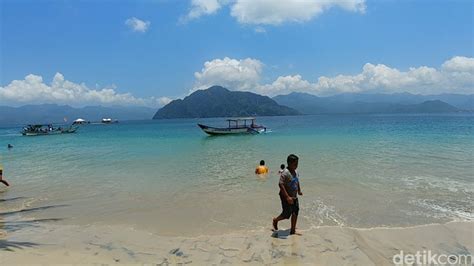 Pantai Mutiara Trenggalek Yang Mulai Ramai Wisatawan