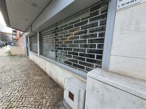 Espaço comercial à venda na avenida da Fundação Cova da Piedade