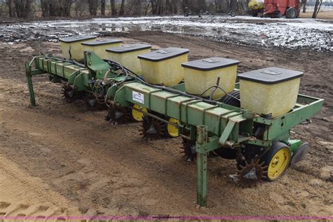 John Deere 7100 Planter In Kinsley Ks Item L1111 Sold Purple Wave