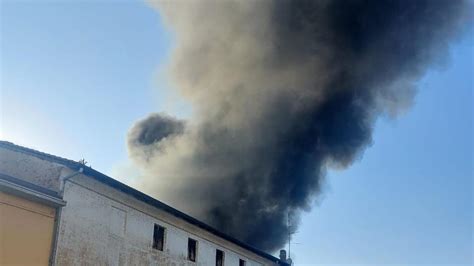 Incendio In Un Cassero Di Unazienda Agricola A San Pietro Mosezzo La