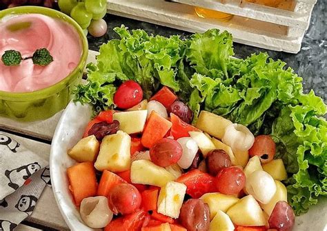 Resep Salad Buah Saus Yoghurt Strawberry Oleh Ine Setiawati Cookpad