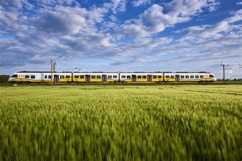 Wakacyjna korekta rozkładu jazdy Kolei Dolnośląskich Raport Kolejowy