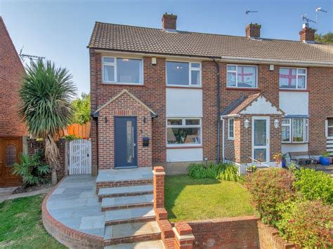 3 Bed End Terrace House For Sale In Bramble Avenue Bean Dartford