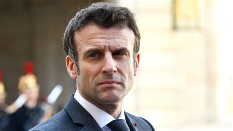 Emmanuel Macron Le Président De La République En Tenue De Boxe Une