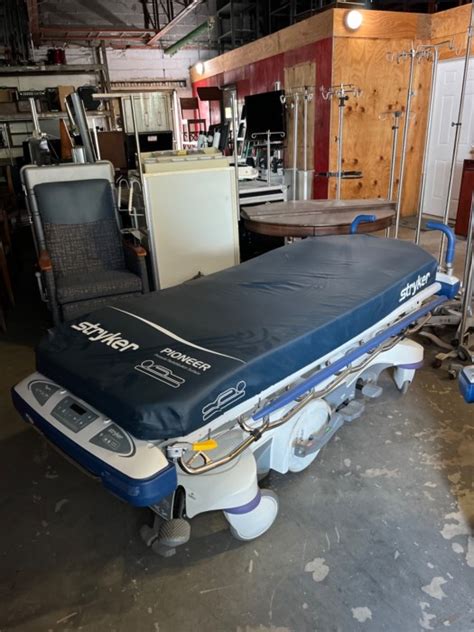 Stryker Hospital Stretcher and Mattress Model 1115 Big Wheel Stretcher ...