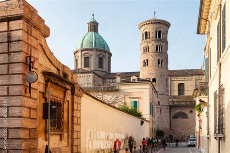 Foto De Ravenna Cupola Del Duomo Con Il Battistero Degli Ortodossi Do