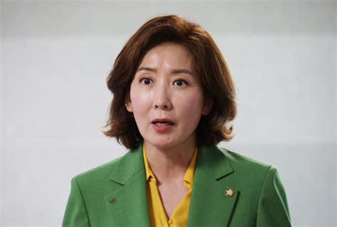 나경원 “당권 도전 적극 고려 중어대한 잘 모르겠다” 서울경제