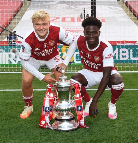 19-year-old Arsenal FA Cup winner joins Swindon