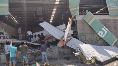 VIDEO Se Estrella Avioneta En Un Bodega Aurrera De Temixco Diario