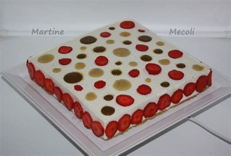 Entremet Vanill La Fraise Et La Rhubarbe Sur Biscuit La Pistache