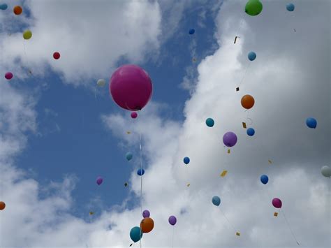 Luftballon Himmel Wolken Kostenloses Foto Auf Pixabay