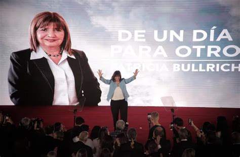 Patricia Bullrich Presento Su Libro De Un D A Para El Otro Video