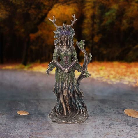 Lady Of The Forest 25cm