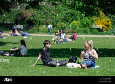 London Uk 22nd May 2017 Uk Weather Office Workers And Tourists