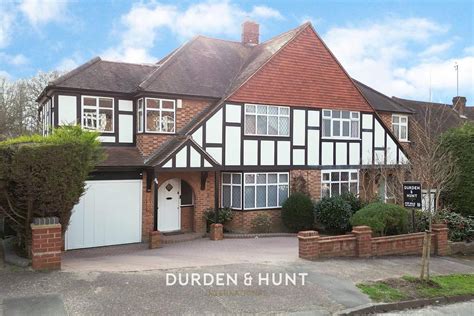 Lyndhurst Rise Chigwell Ig Bed Semi Detached House For Sale