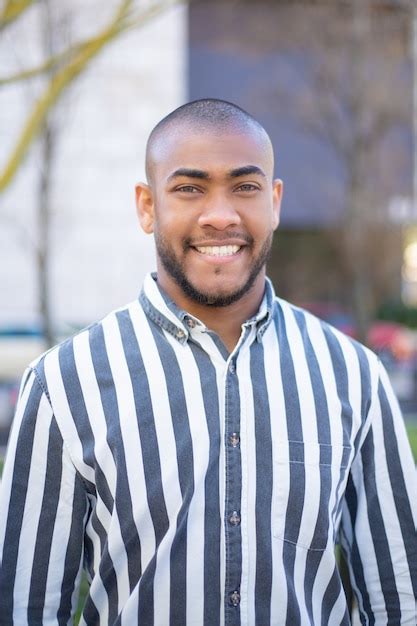 fotos homem moreno freepik